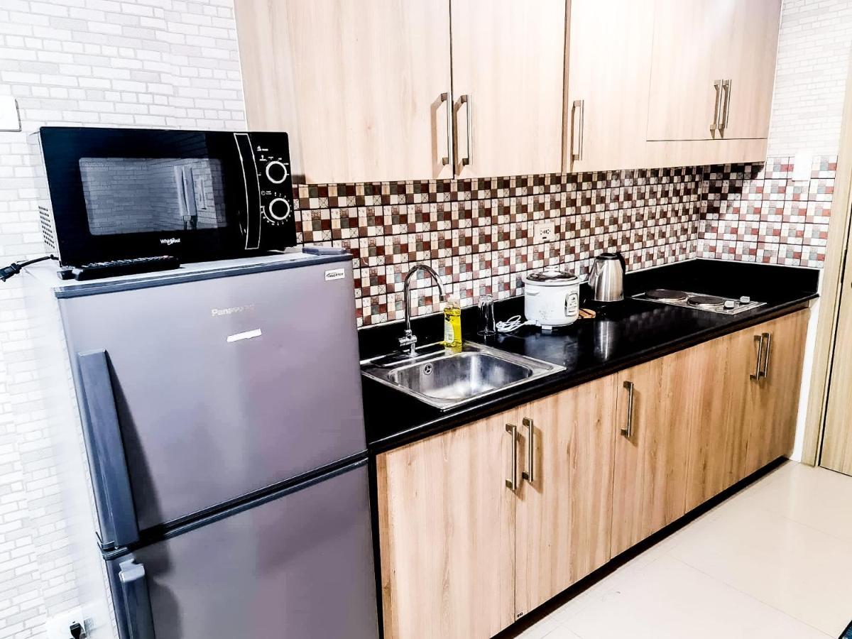 Sabina'S One Bedroom Condo At Shore Tower C Манила Екстериор снимка